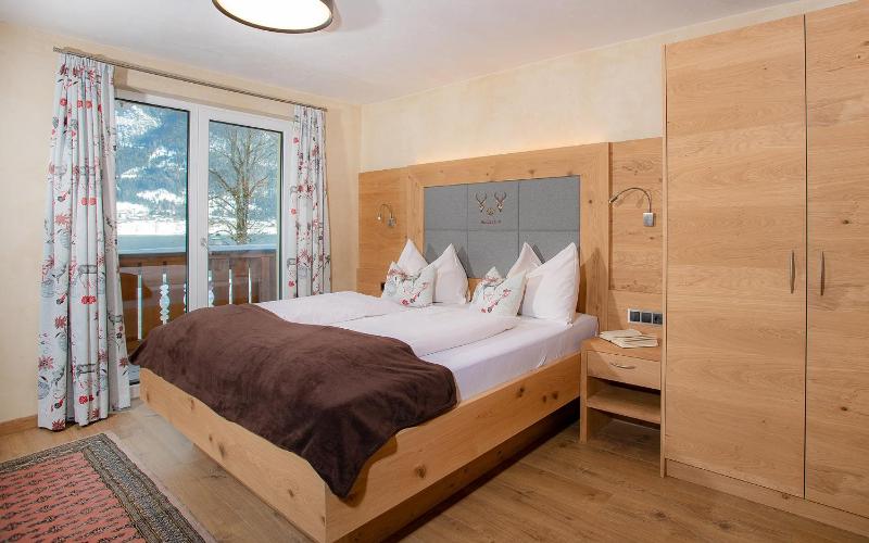 Deluxe Double or Twin Room with Lake View image 4