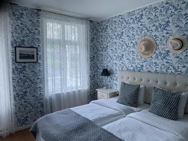 Twin Room image 3