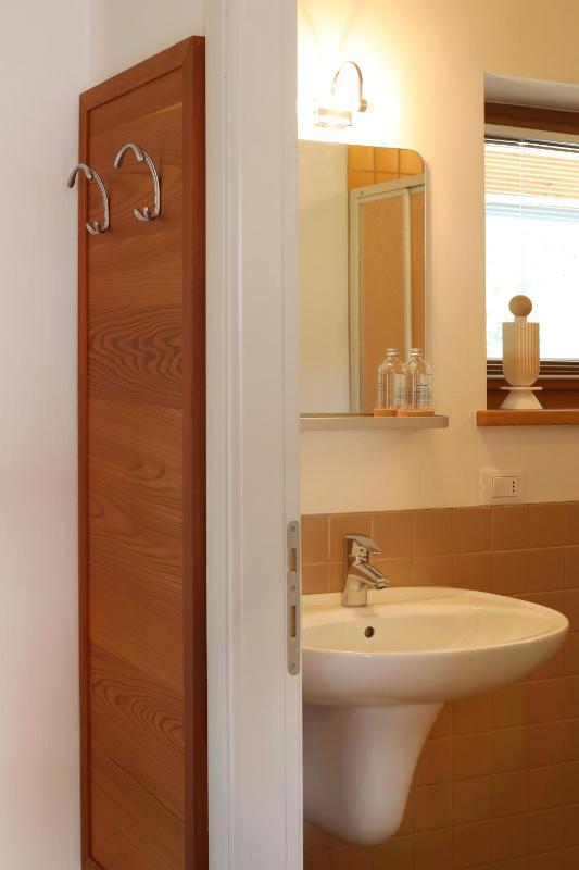 Single Room image 4