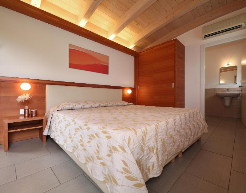 Standard Double or Twin Room image 3