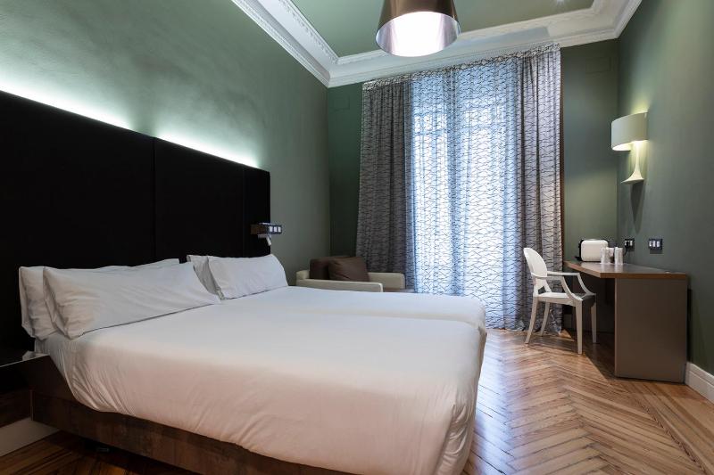 Double or Twin Room with City View image 3