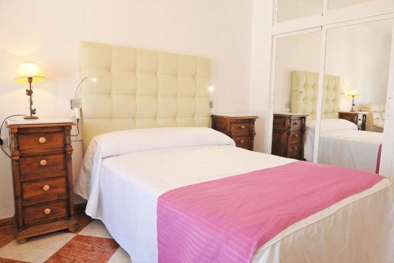 Deluxe Double Room image 4
