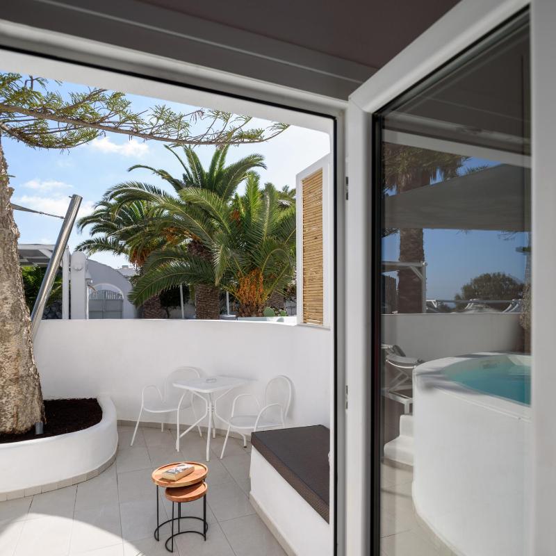 Superior Double or Twin Room with Garden View image 4