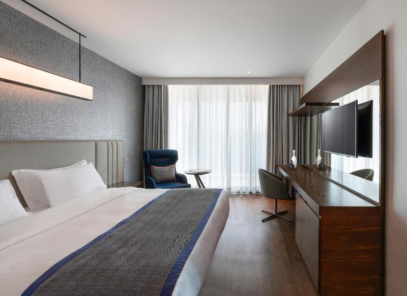 Executive Double Room with City View image 3