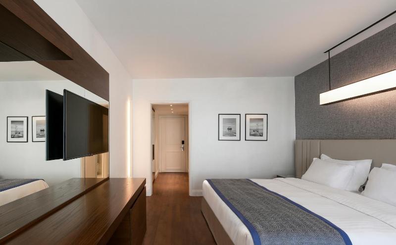 Executive Double Room with City View image 2