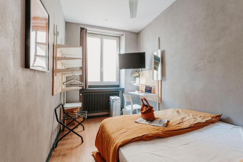 Classic Single Room image 3