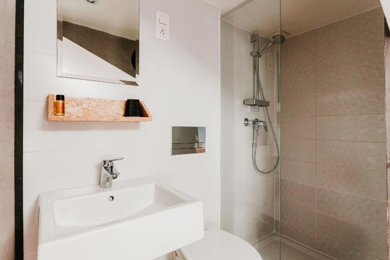 Economy Single Room image 2