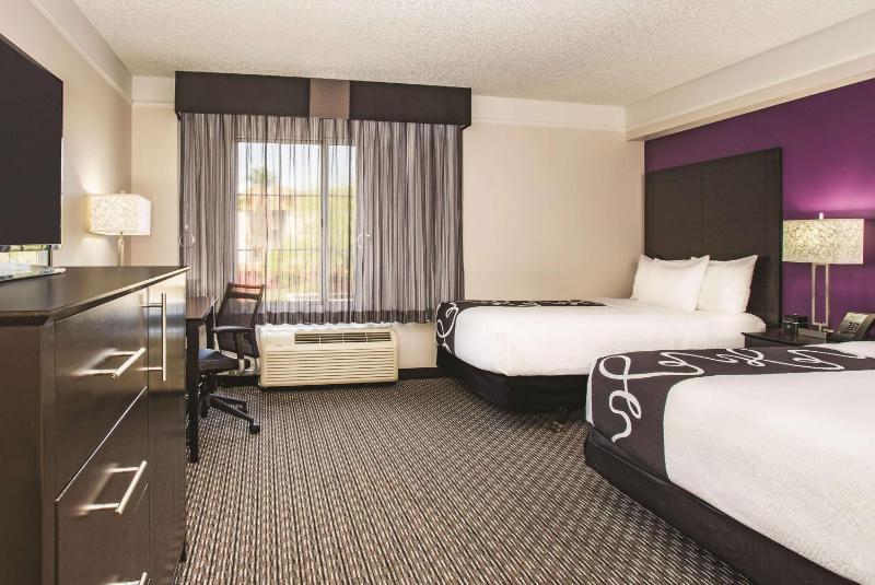 Double Room with Two Double Beds - Disability Access image 2
