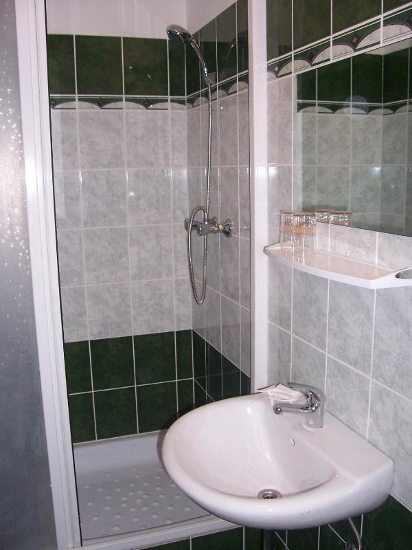 Double Room image 3