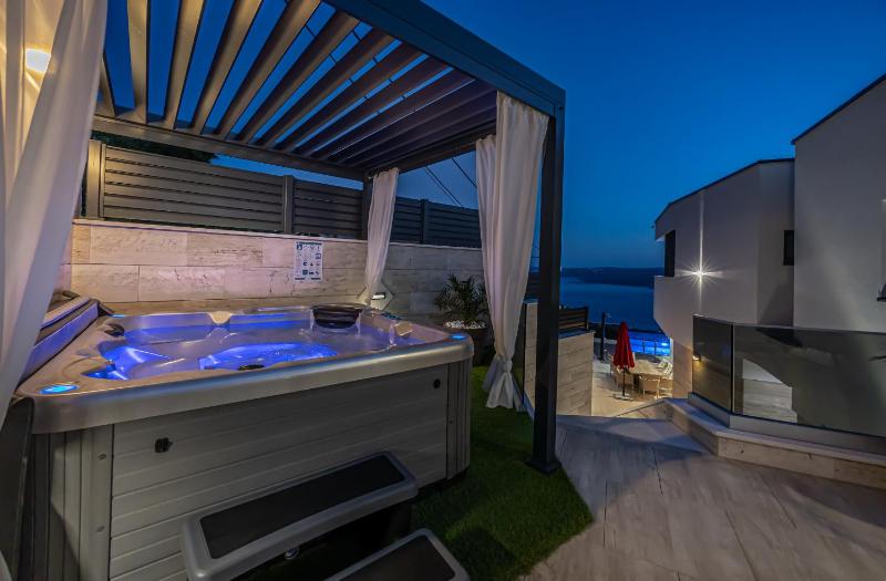 Villa Marassi with Heated Pool Hot Tub and Sauna - image 6