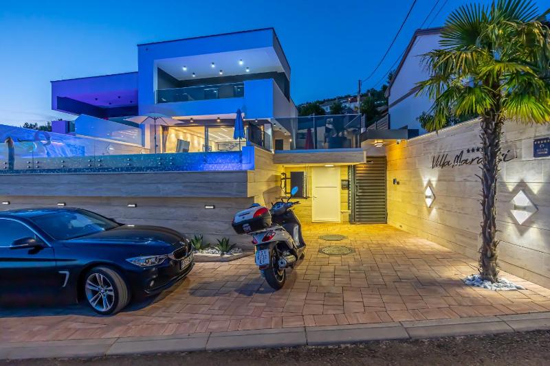 Villa Marassi with Heated Pool Hot Tub and Sauna - image 36