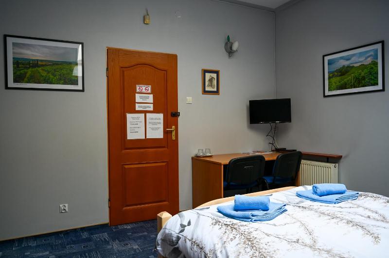 Double Room with Private Bathroom image 3