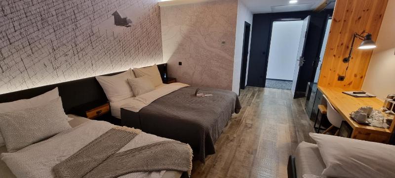 Quadruple Room with Bathroom image 4