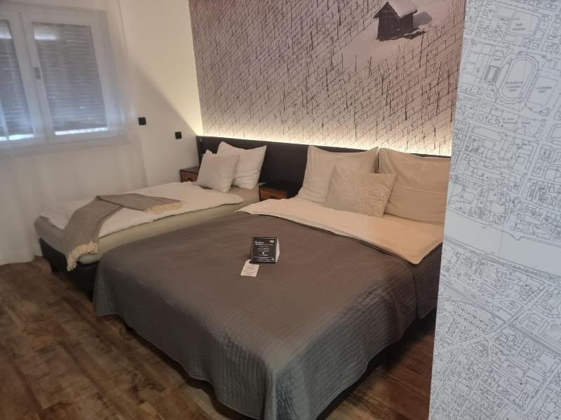 Quadruple Room with Bathroom image 2