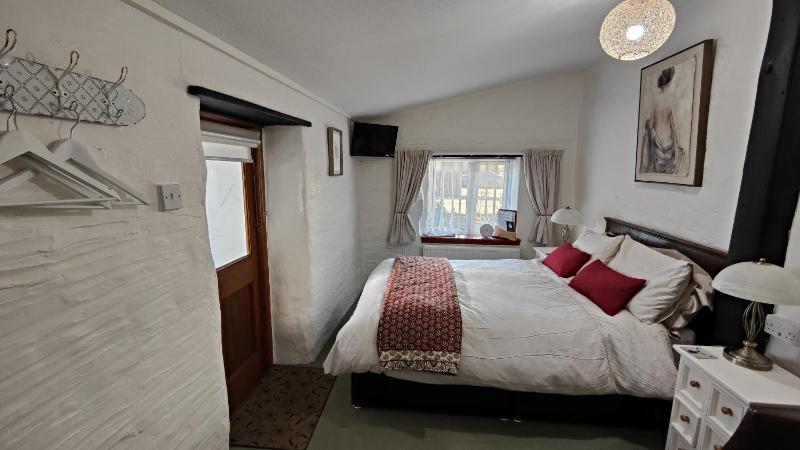 Double Room with Private Bathroom image 3