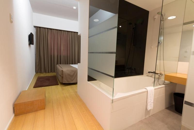 Double or Twin Room image 3
