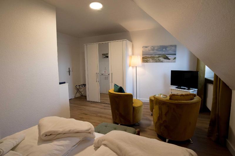 Double Room with Garden View image 4