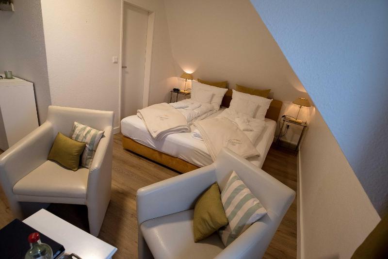 Double Room with Garden View image 3