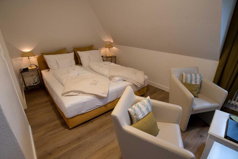 Double Room with Garden View image 1