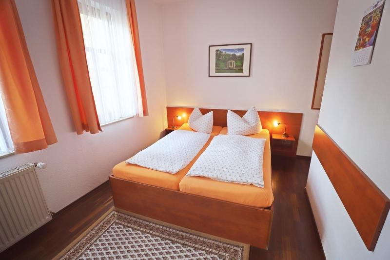 Double Room image 4