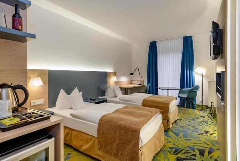 Standard Twin Room image 1