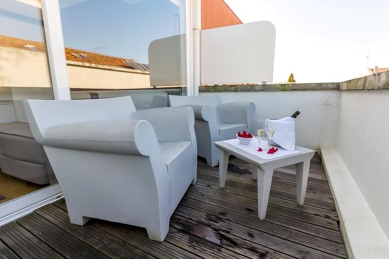 Double or Twin Room with View image 4