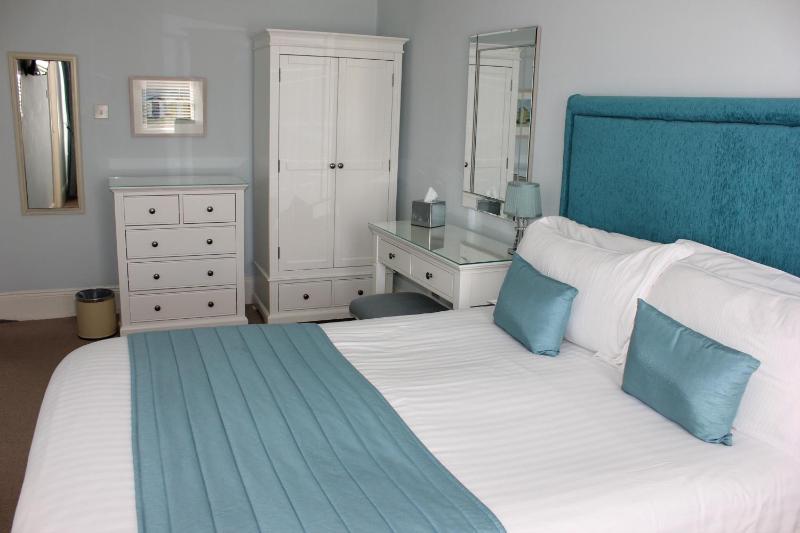 Superior Double Room image 4