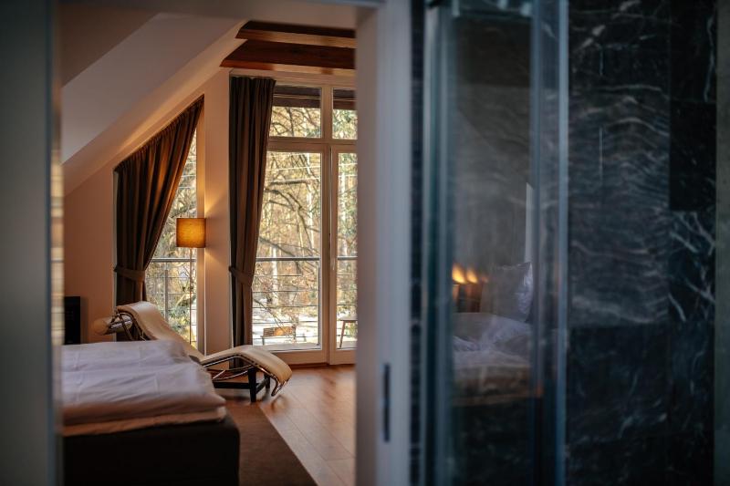 Double Room with Balcony image 2