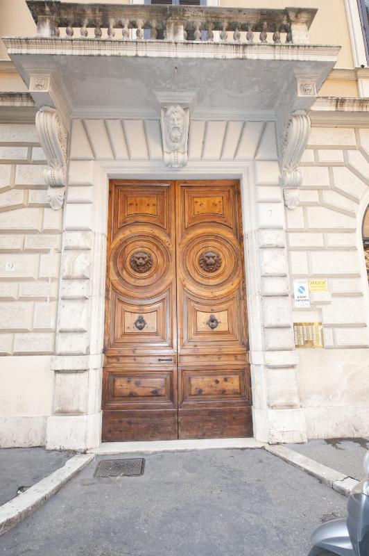 Standard Double Room image 3