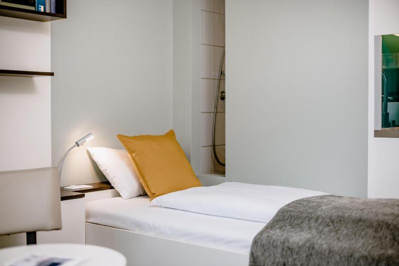 Business Single Room (90cm bed width) image 1