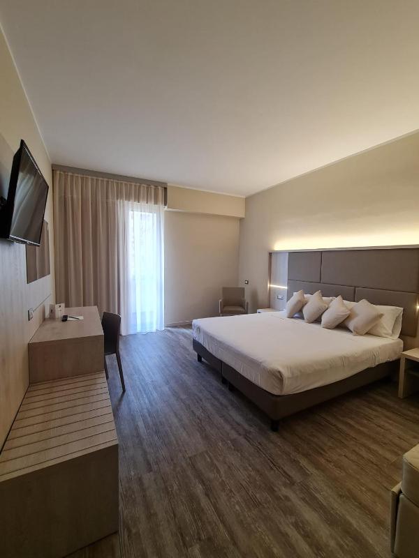 Double Room image 4