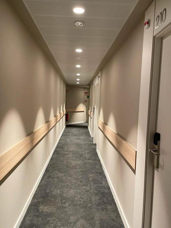 Small Single Room image 3