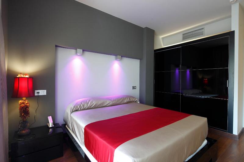 Double or Twin Room image 4