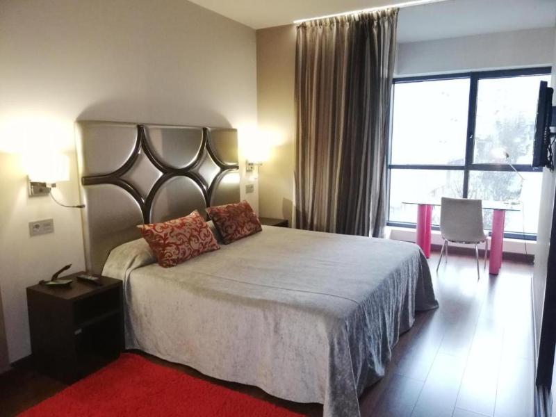 Double or Twin Room image 3