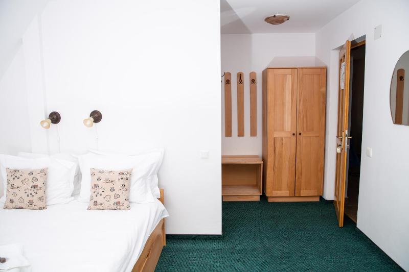 Double Room with Garden View image 3