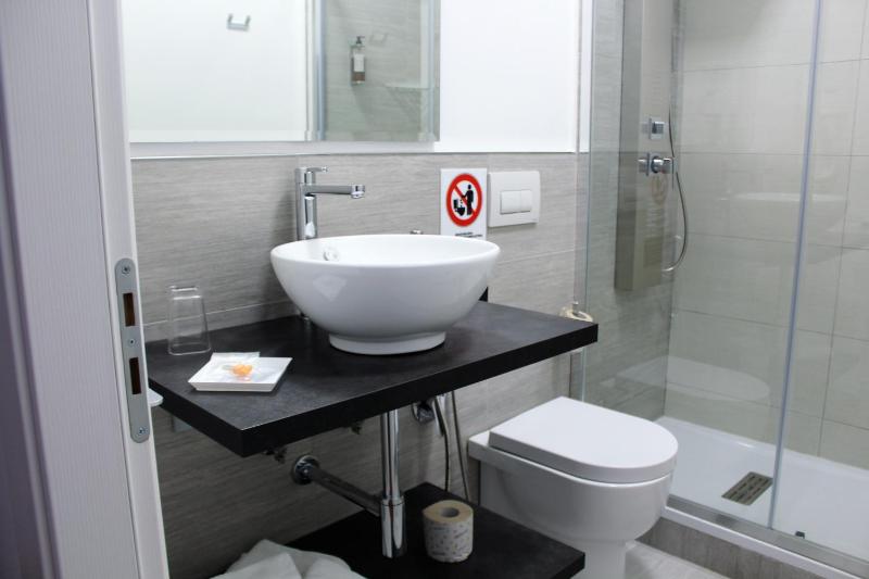 Double Room with Internal Balcony image 2