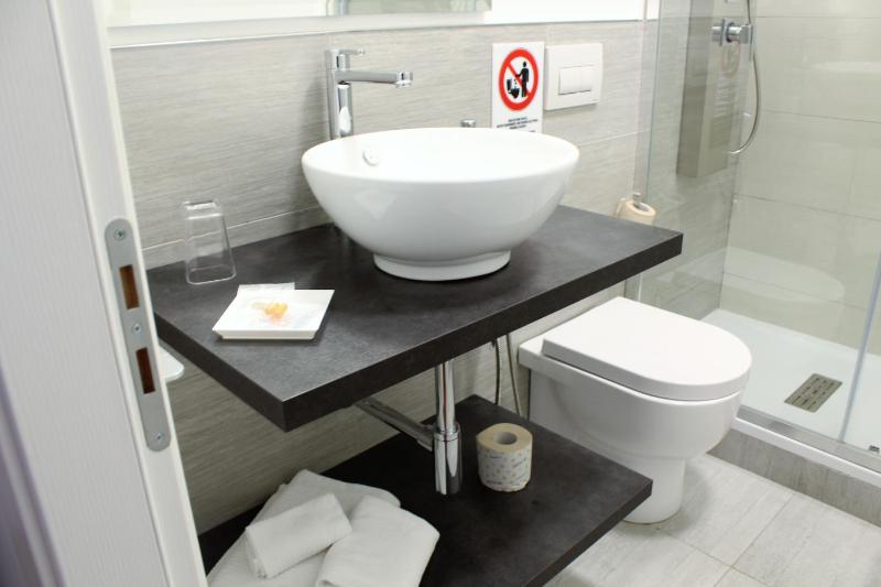 Double Room with Internal Balcony image 4