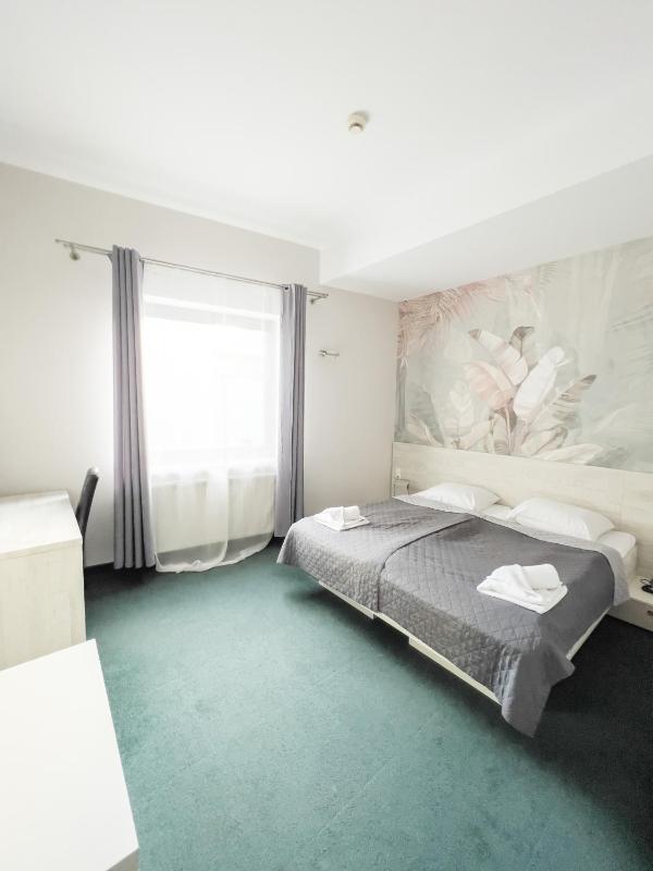 Double or Twin Room image 4
