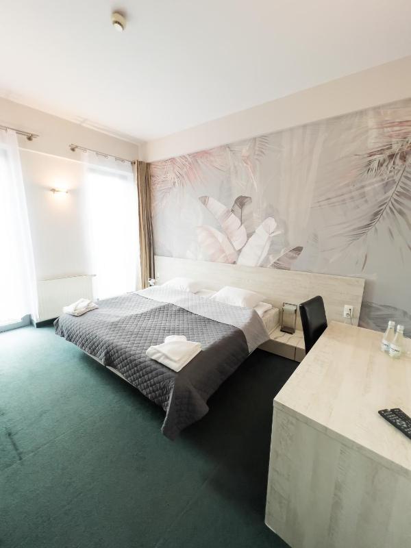 Double or Twin Room image 3