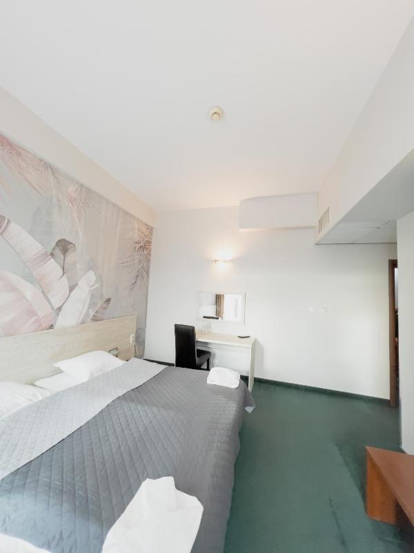Double or Twin Room image 2