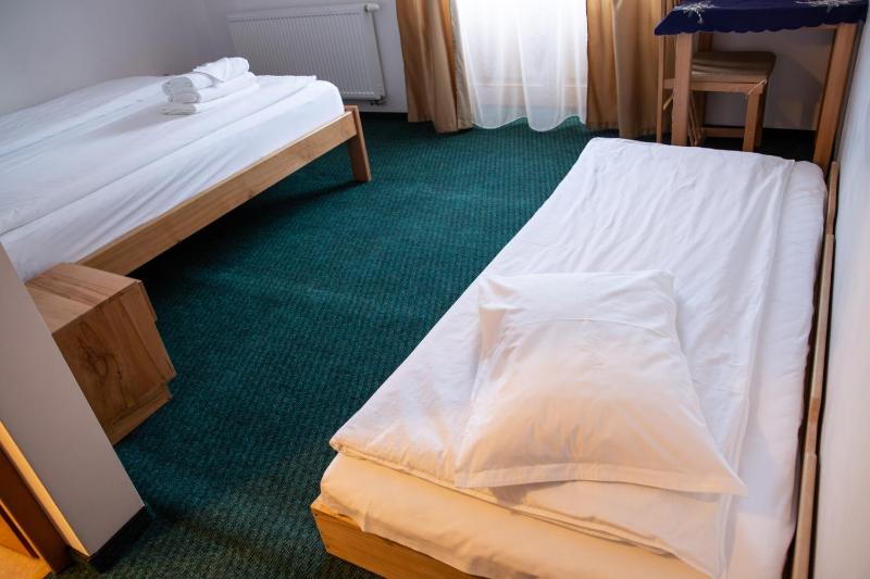 Triple Room with Garden View image 4
