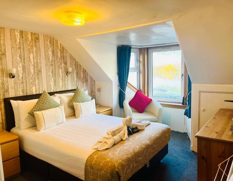 Double Room with Lake View image 1