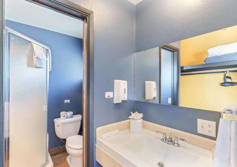 Standard King Room image 1