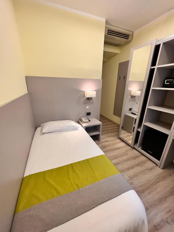 Single Room image 2
