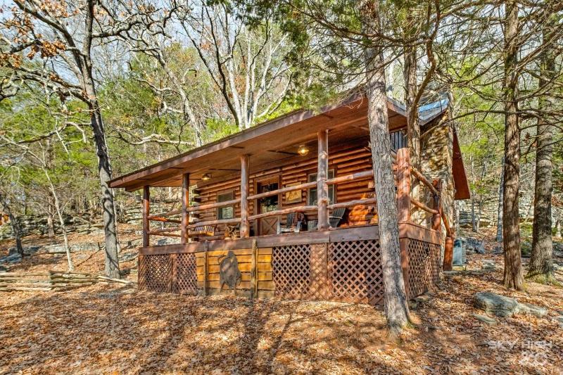 Cherokee One-Bedroom Cottage with Spa Bath – Forest View image 2