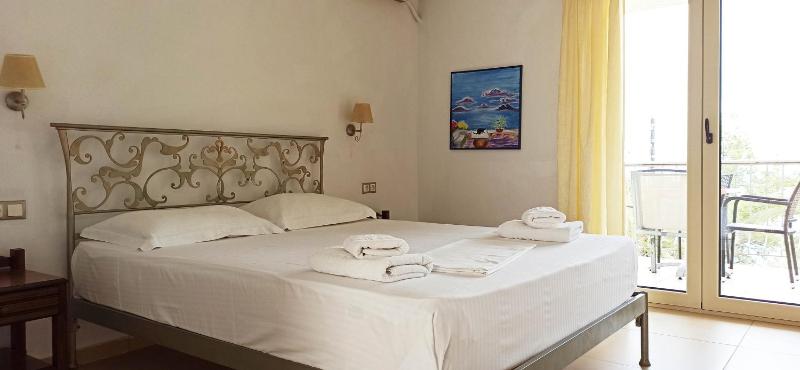 Classic Double Room with Sea View image 4
