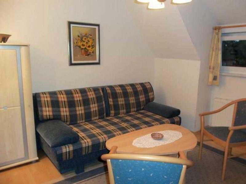 One-Bedroom Apartment with Shower image 1