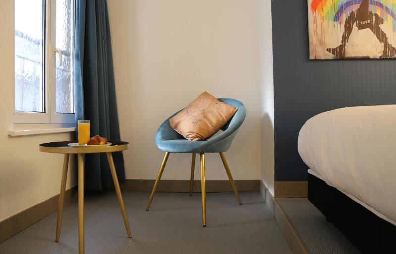 Standard Double Room image 4