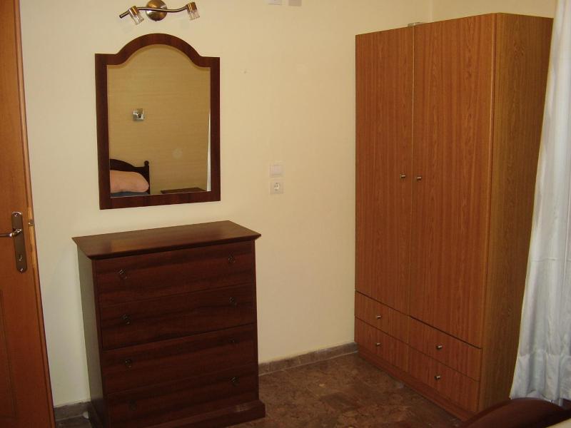 Twin Room image 4