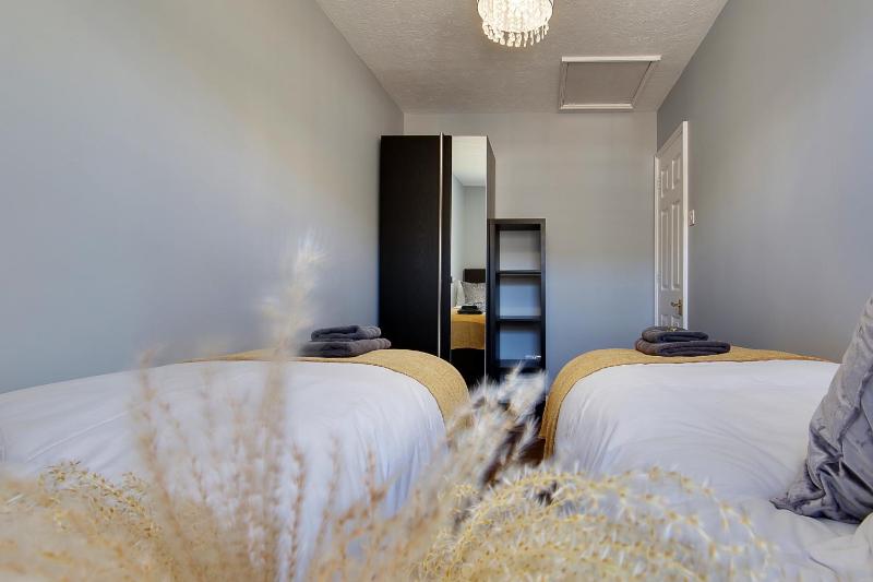 14 Oxford Mews - 5 Star Living for up to 10 People - image 10
